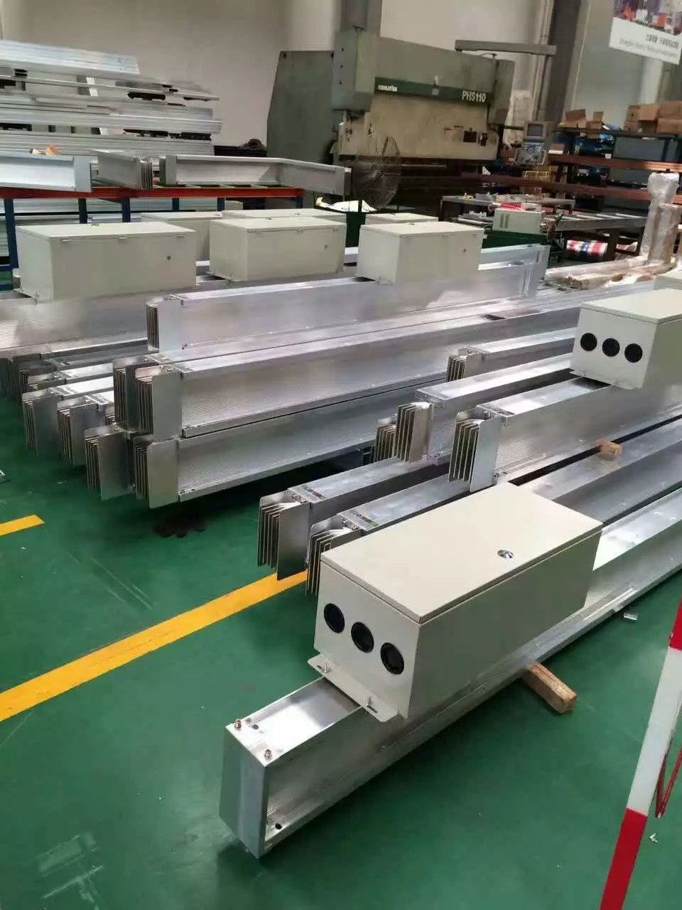 西吉縣密集型母線槽與濟南雄天電氣 電氣設備制造的專業(yè)力量